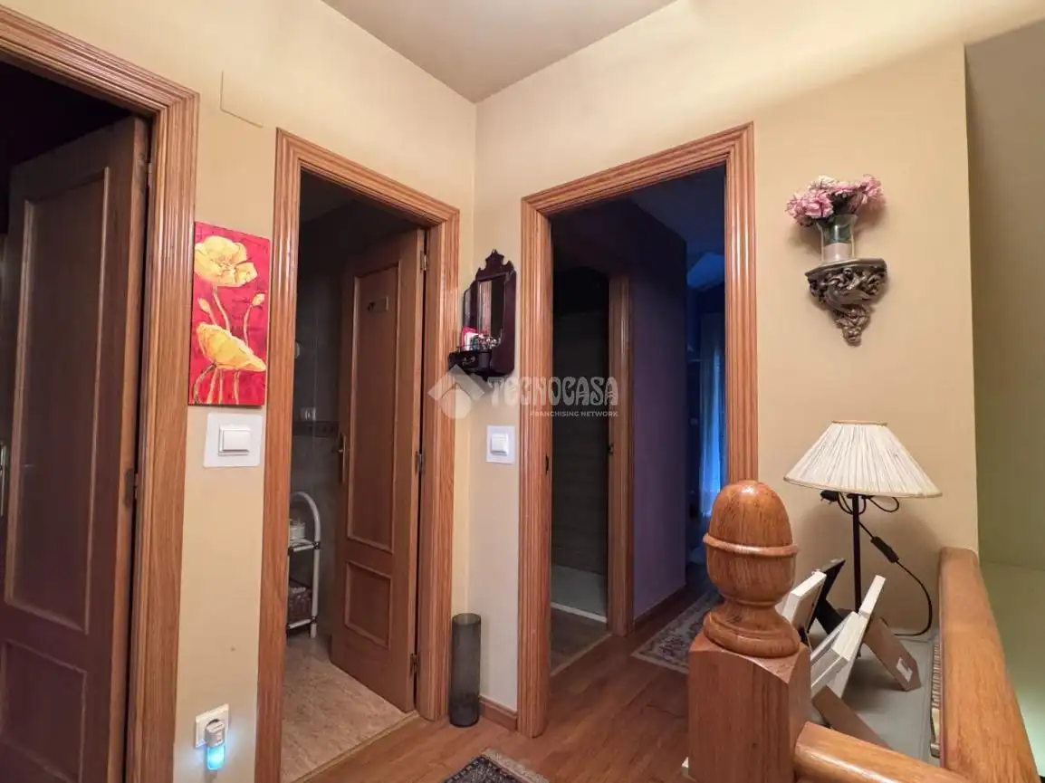 Casa adosada en venta en Valdefresno con Calefacción, Parquet y Piscina comunitaria