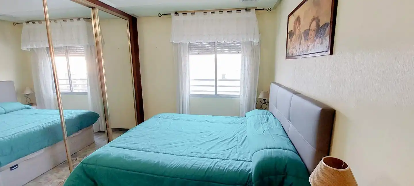 Habitación de Piso de alquiler en Elche / Elx con Amueblado y Balcón