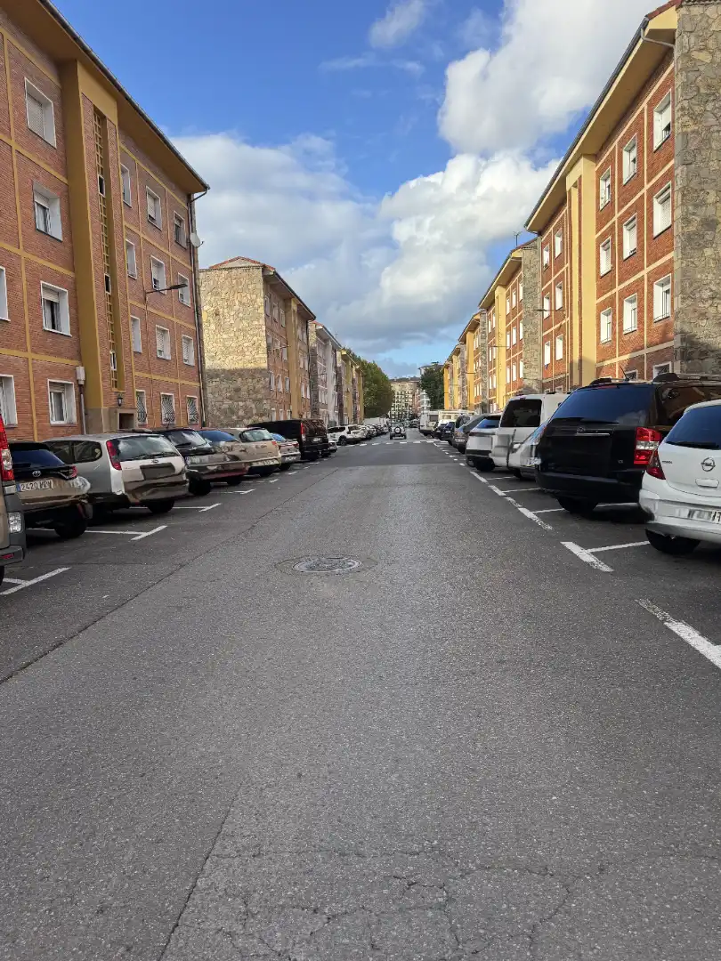 Flat with terrace for sale in Calle Fruela 15, imagen 2