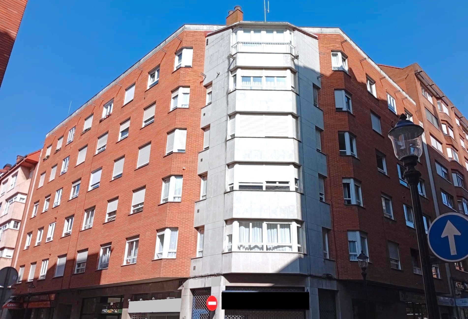 Vista exterior de Pis en venda en Gijón  amb Calefacció, Parquet i Traster