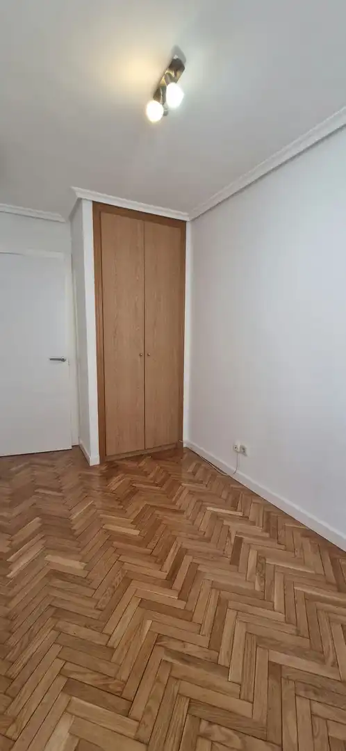 Bedroom of Flat for rent in Madrid  with Air Conditioner and Heating