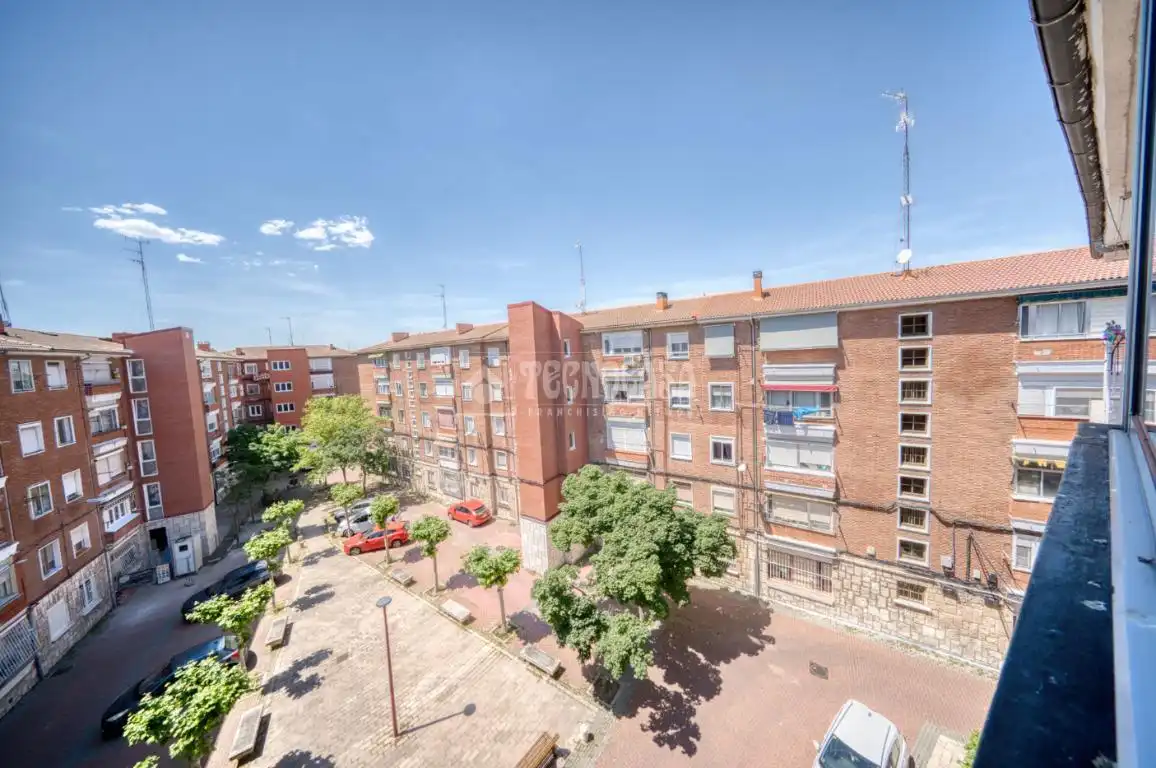 Vista exterior de Pis en venda en Valladolid amb Calefacció