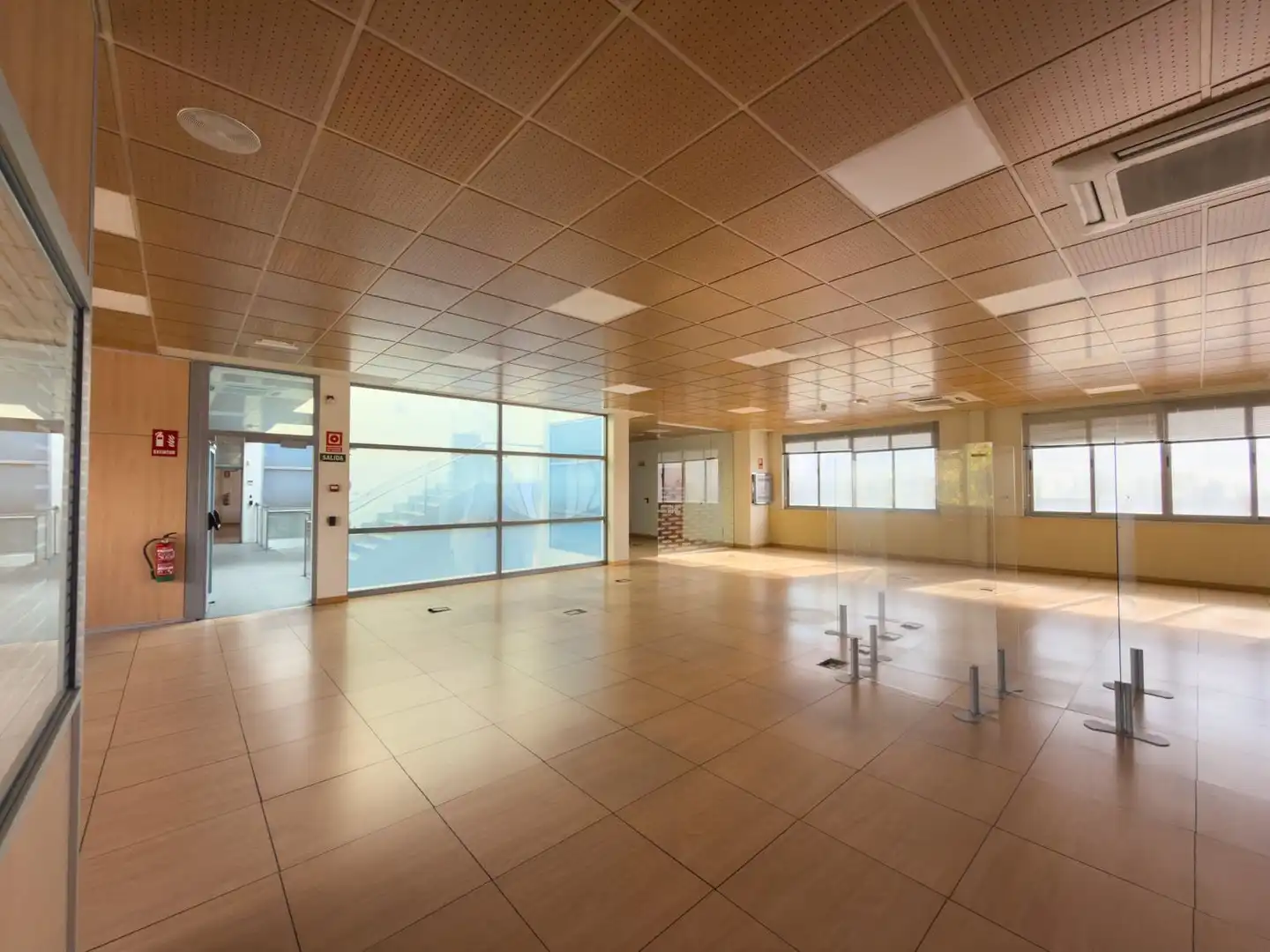 Gemischtgenutztes Gebäude zum Verkauf in Montserrat - Parque Empresarial, imagen 30