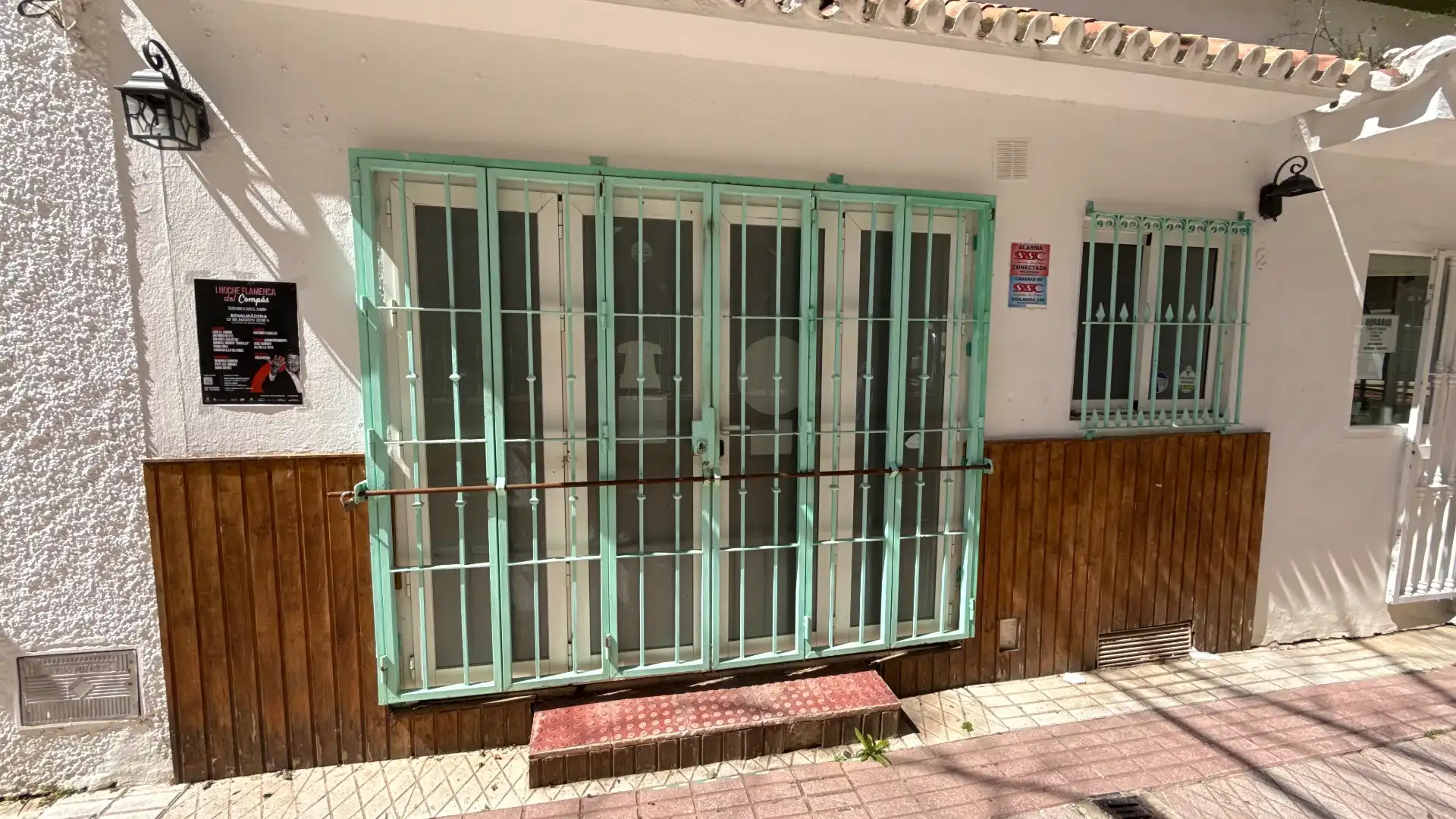 Vista exterior de Local en venta en Benalmádena con Aire acondicionado, Parquet y Terraza