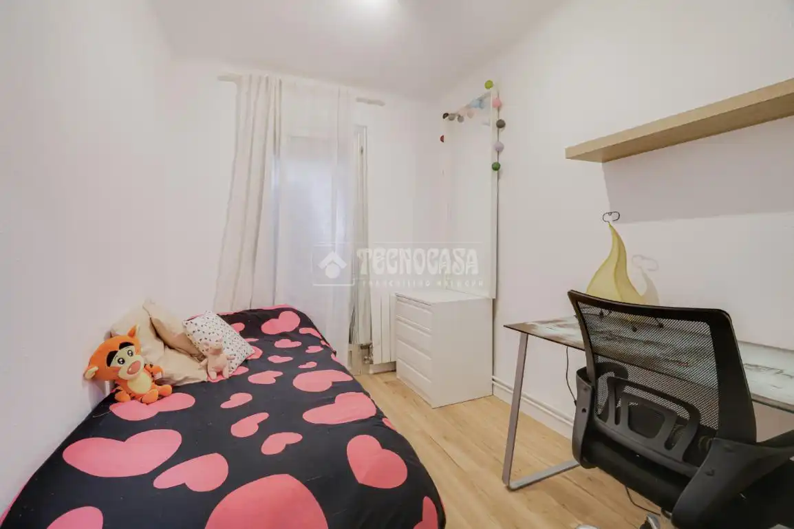 Dormitori de Pis en venda en Sant Feliu de Llobregat amb Calefacció