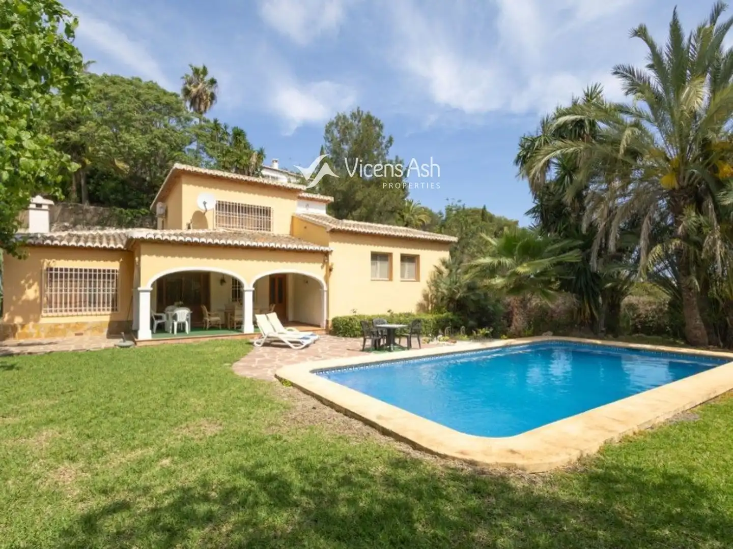 Vista exterior de Casa o xalet en venda en Jávea / Xàbia amb Aire condicionat, Terrassa i Traster