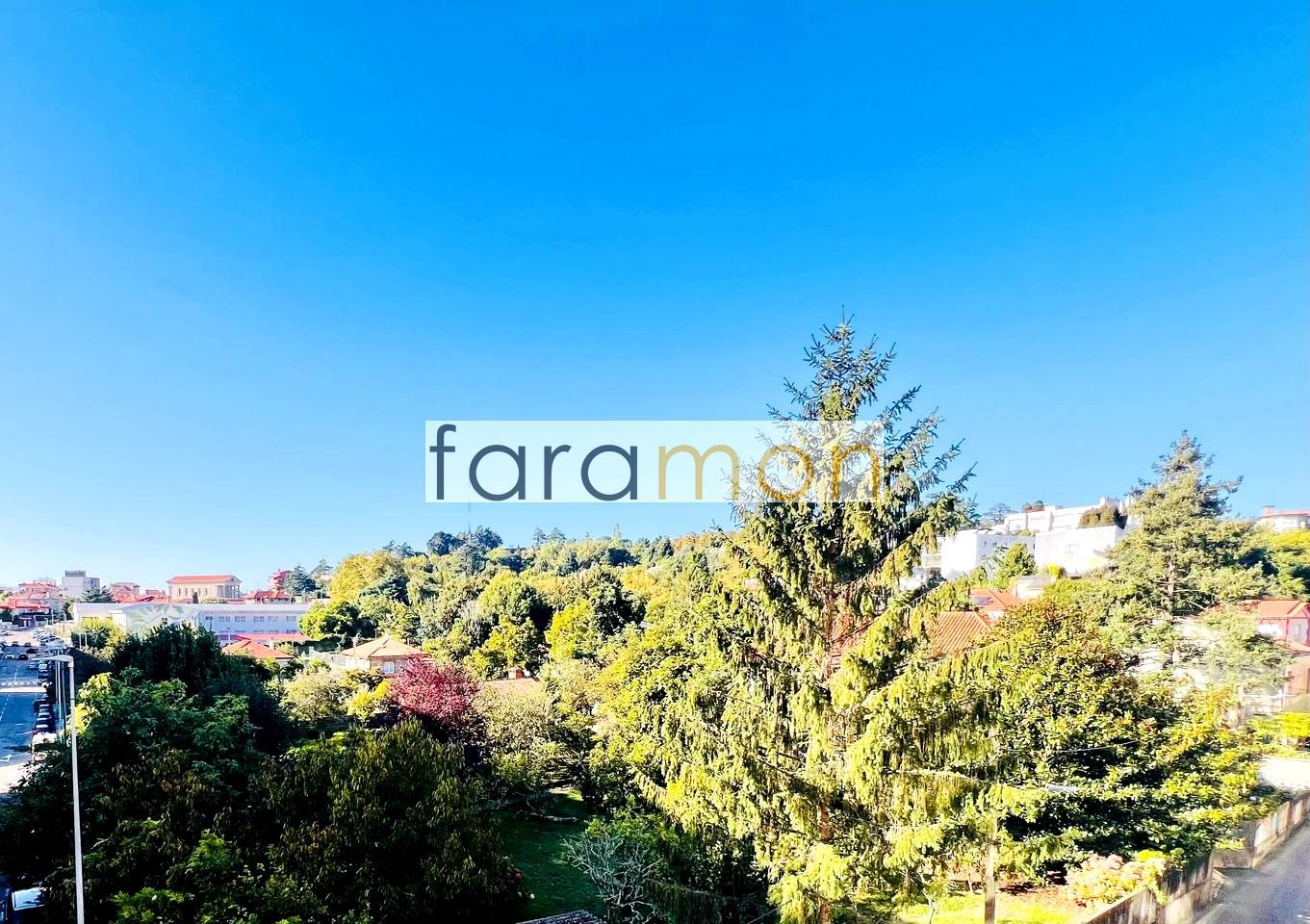 Piso en venta en Rúa De Zaragoza, O Castro, Centro Urbano