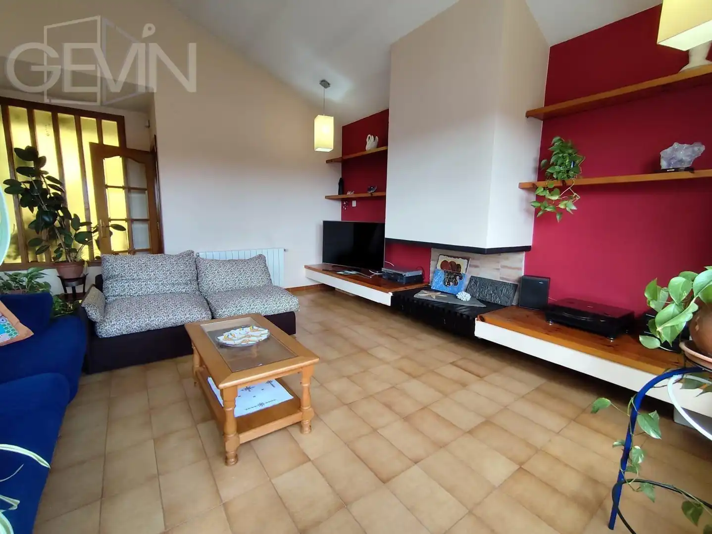 Sala d'estar de Casa o xalet en venda en Caldes de Montbui amb Aire condicionat, Calefacció i Jardí privat