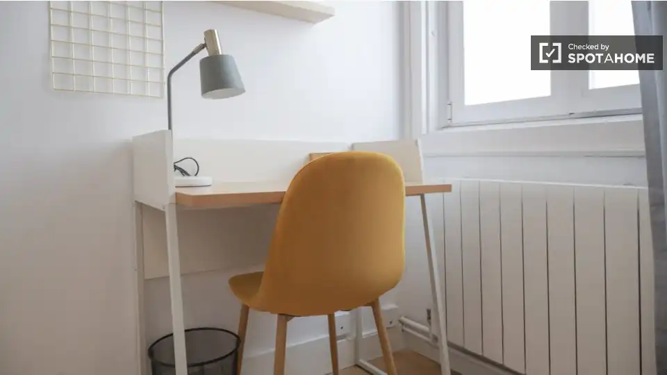 Bedroom of Flat for share in Madrid  with Air Conditioner, Heating and Terrace