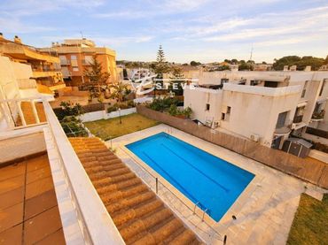 Reihenhaus mit Pool zum Verkauf in Espanya