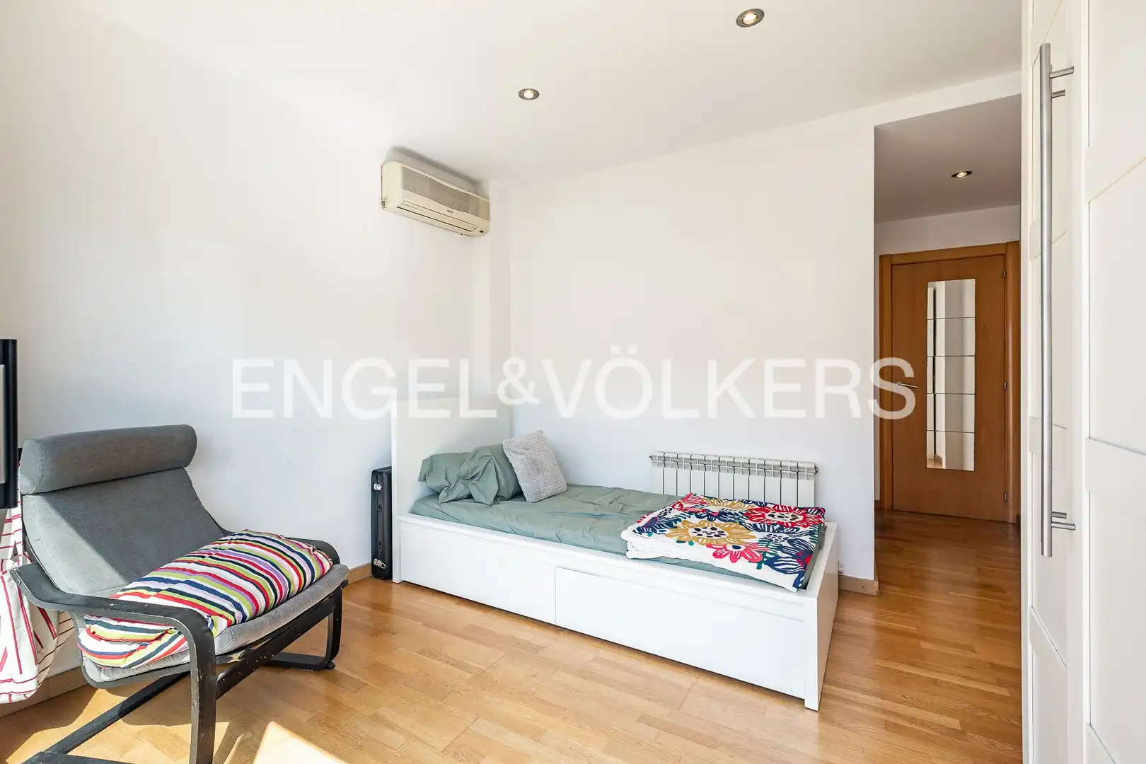 Sala de estar de Casa adosada en venta en Sabadell con Calefacción, Terraza y Balcón