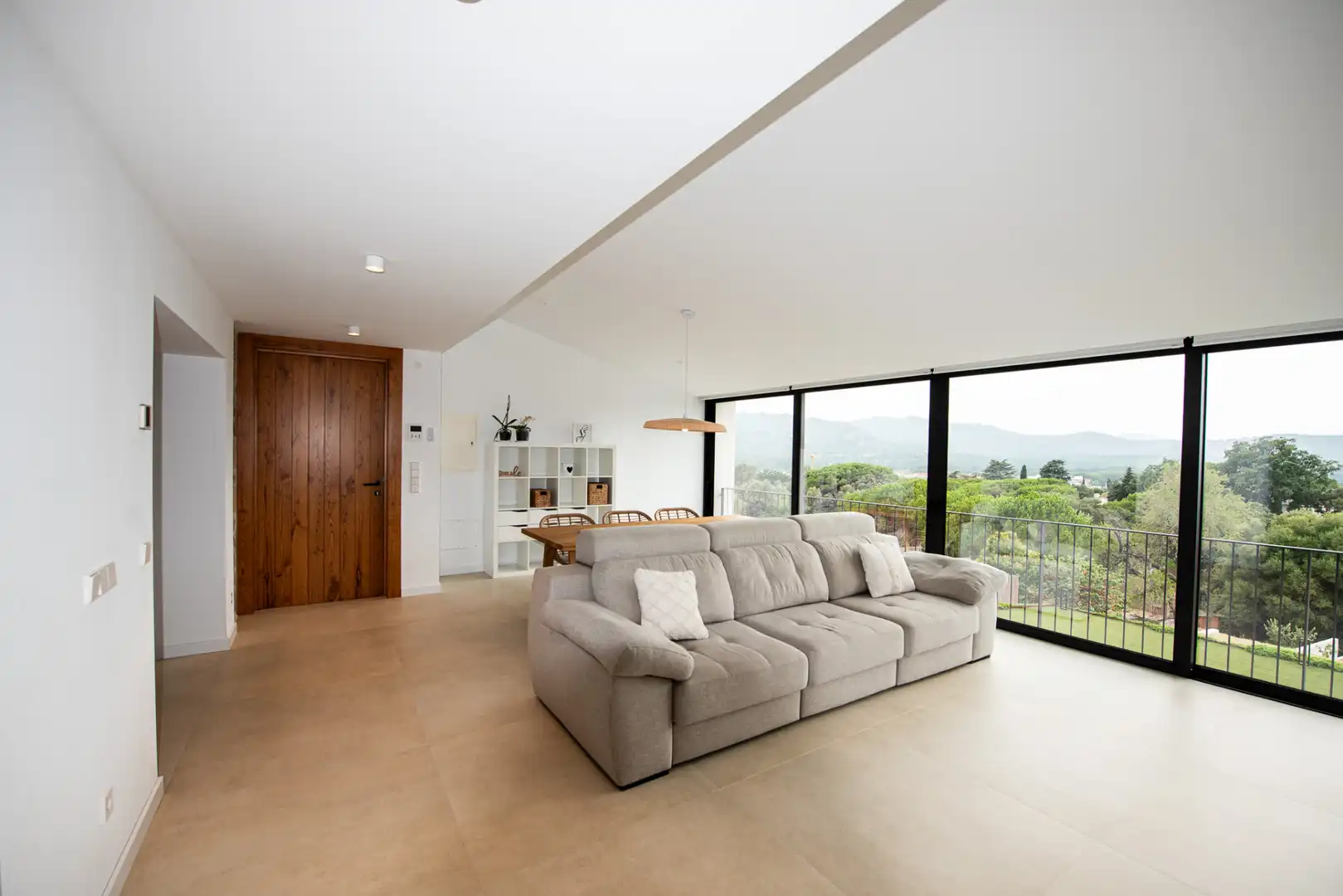 Wohnzimmer von Country house zur Miete in Santa Cristina d'Aro mit Klimaanlage, Heizung und Privatgarten
