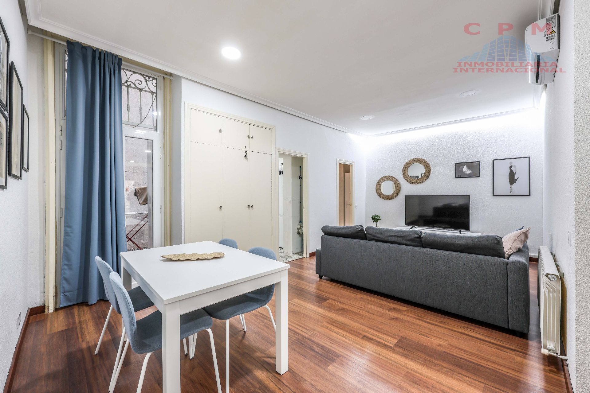 Living room of Flat to rent in  Madrid Capital  with Air Conditioner, Heating and Parquet flooring