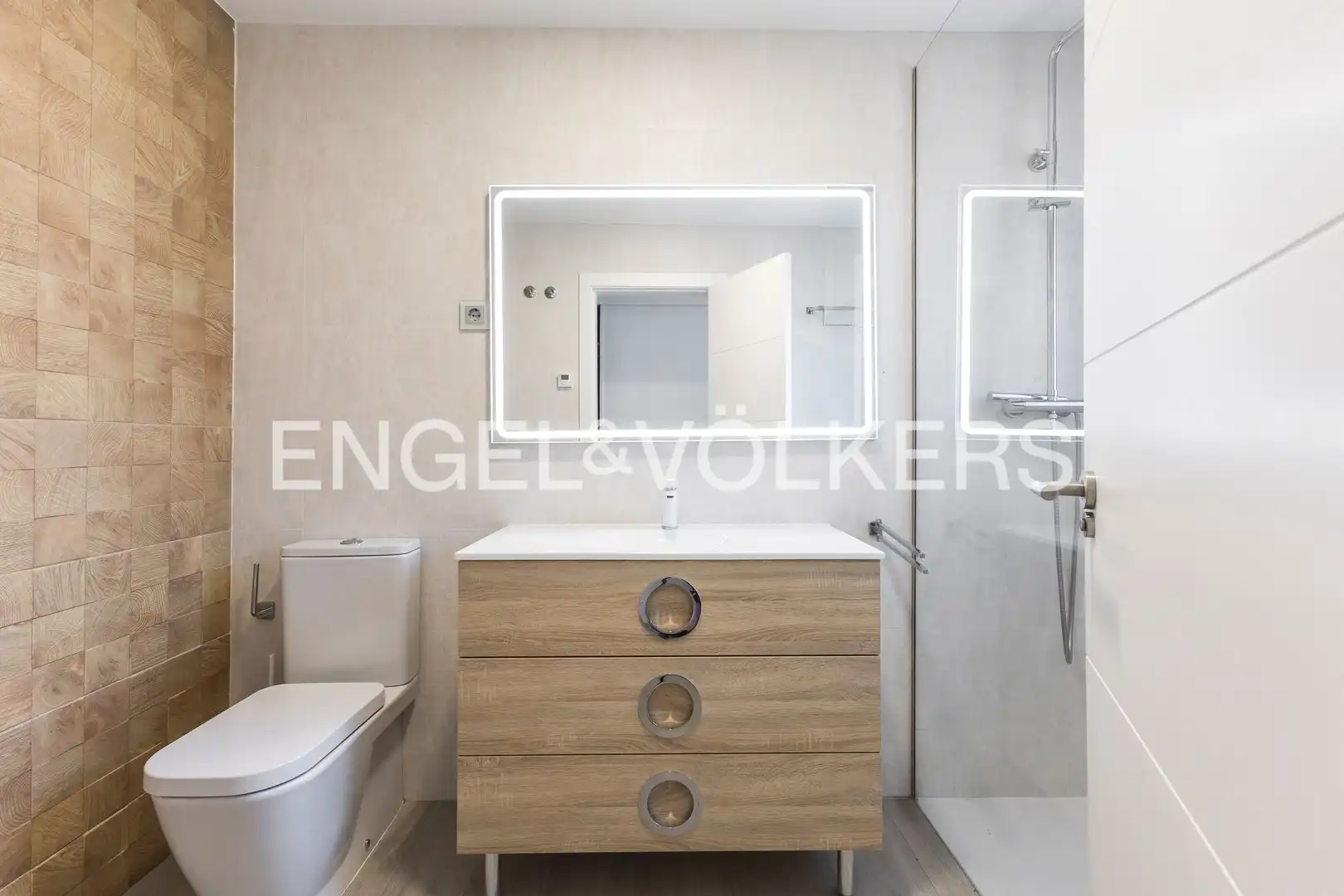 Baño de Casa adosada en venta en Tres Cantos con Aire acondicionado, Calefacción y Jardín privado