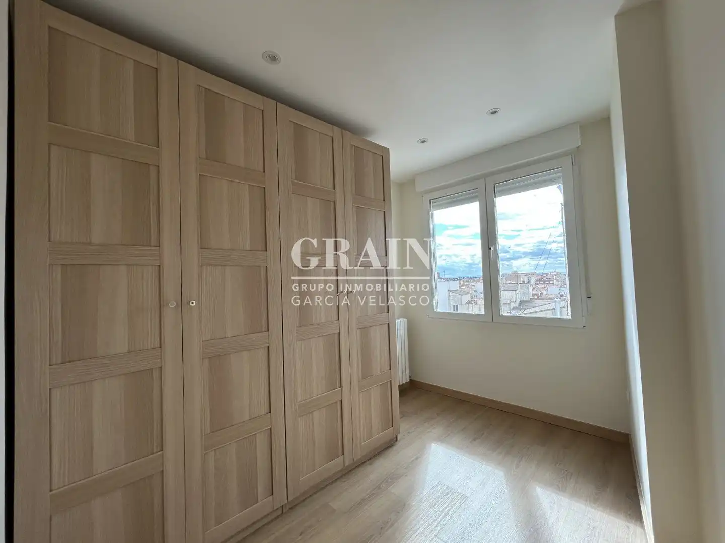 Dormitori de Apartament de lloguer en Albacete amb Aire condicionat, Calefacció i Balcó