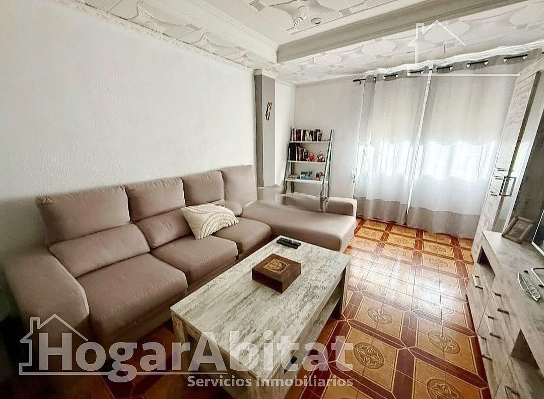 Sala d'estar de Casa o xalet en venda en L'Alcúdia amb Terrassa, Traster i Moblat