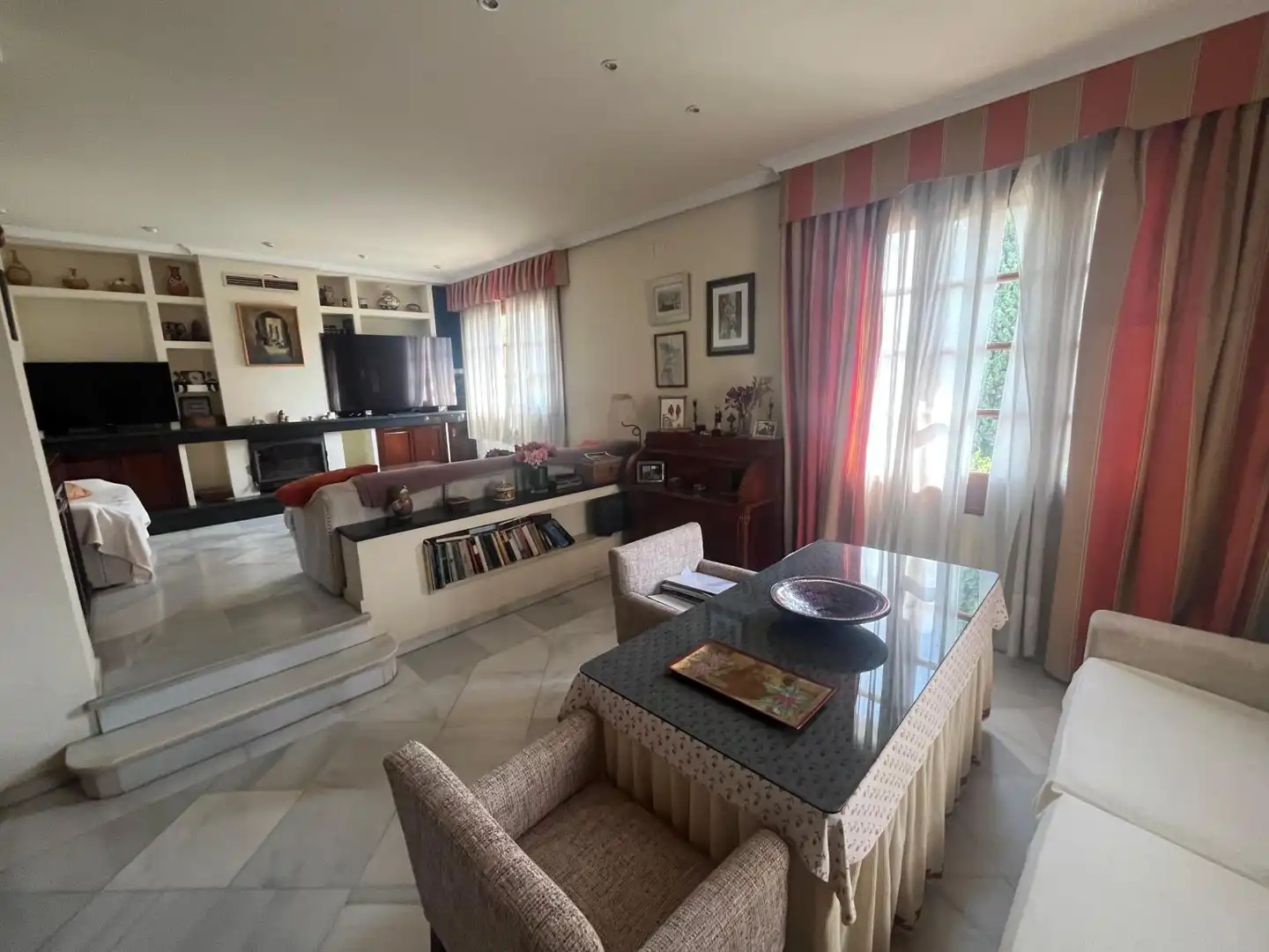 Sala d'estar de Casa o xalet en venda en Mairena del Aljarafe amb Piscina comunitària