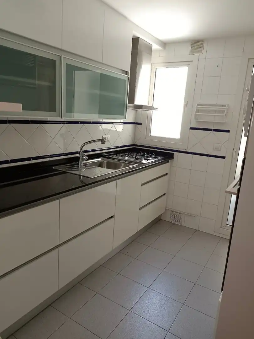 Flat for rent in Avenida CADIZ, Barrio de Zaidín