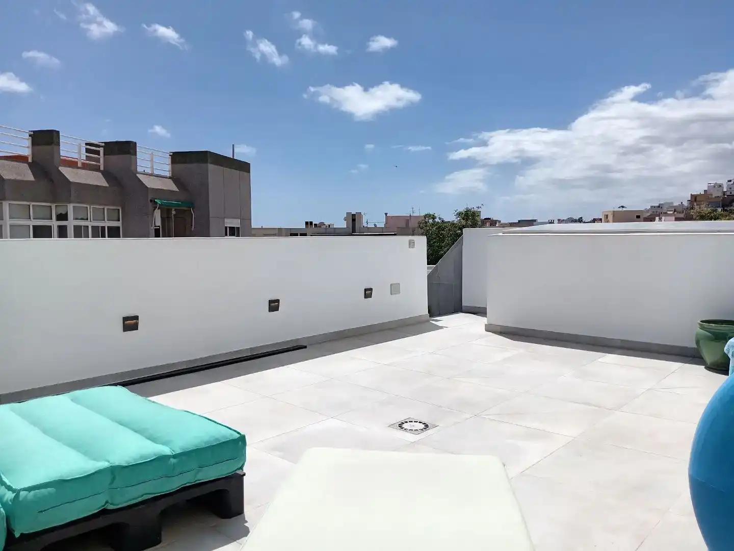 Terrassa de Casa adosada en venda en Las Palmas de Gran Canaria amb Jardí privat, Piscina i Moblat