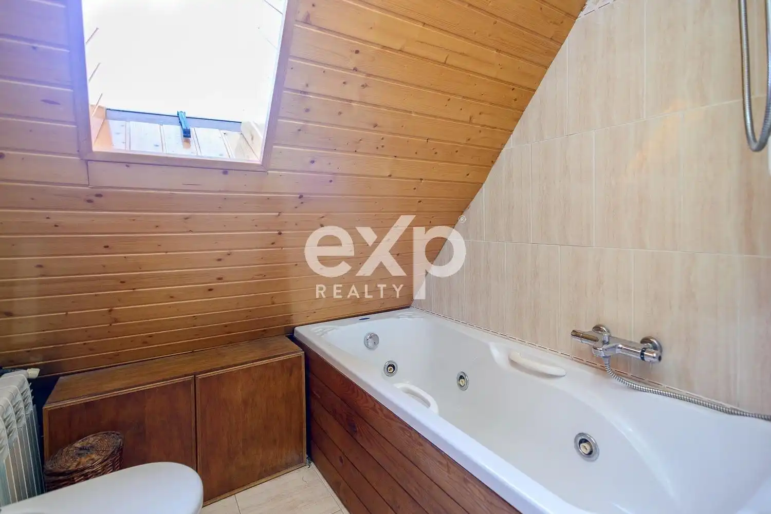 Baño de Piso en venta en Oviedo  con Calefacción, Parquet y Amueblado