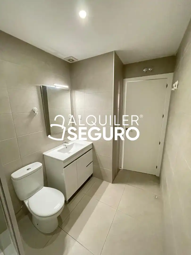 Bany de Pis de lloguer en Madrid amb Aire condicionat i Calefacció