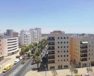 Vista exterior de Pis de lloguer en  Huelva Capital amb Aire condicionat i Terrassa
