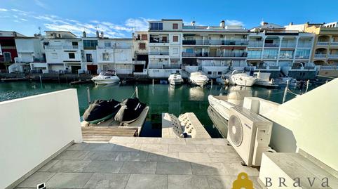 Foto 2 de Casa adosada en venda a Carrer Port Petit, Carmençó, Empuriabrava