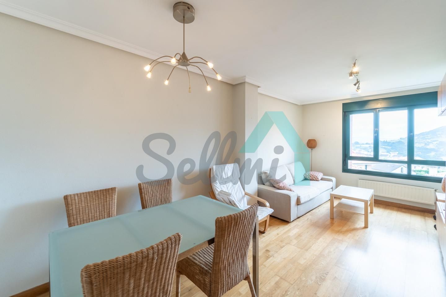 Living room of Flat to rent in Oviedo   with Heating, Parquet flooring and Terrace