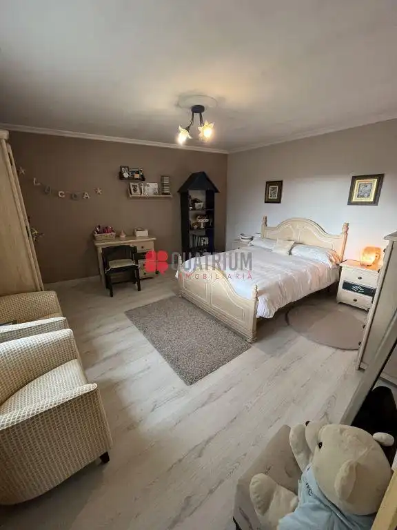 Dormitori de Casa o xalet en venda en Santiago de Compostela  amb Calefacció, Jardí privat i Terrassa