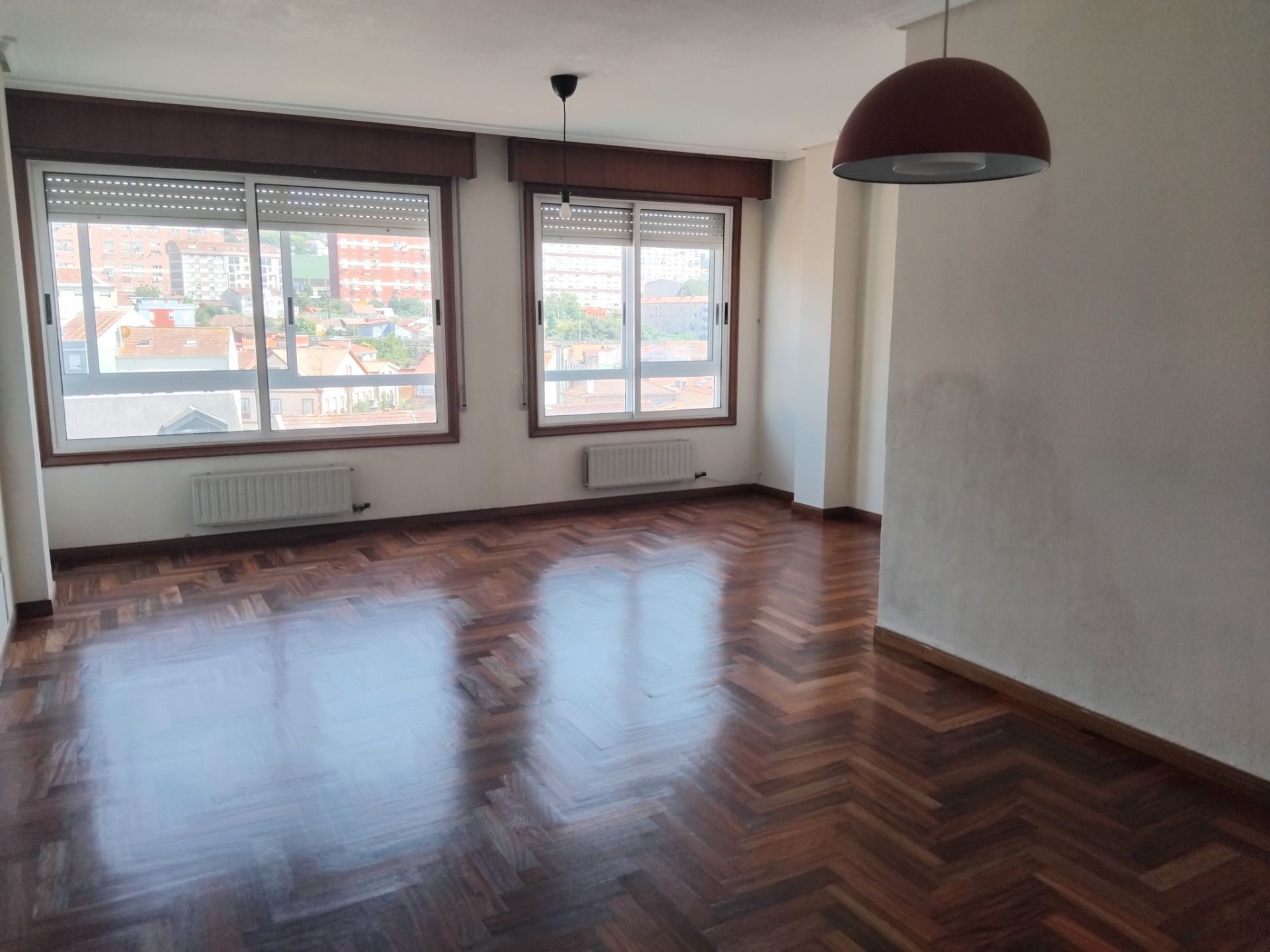 Living room of Flat to rent in Vigo   with Heating, Parquet flooring and Storage room