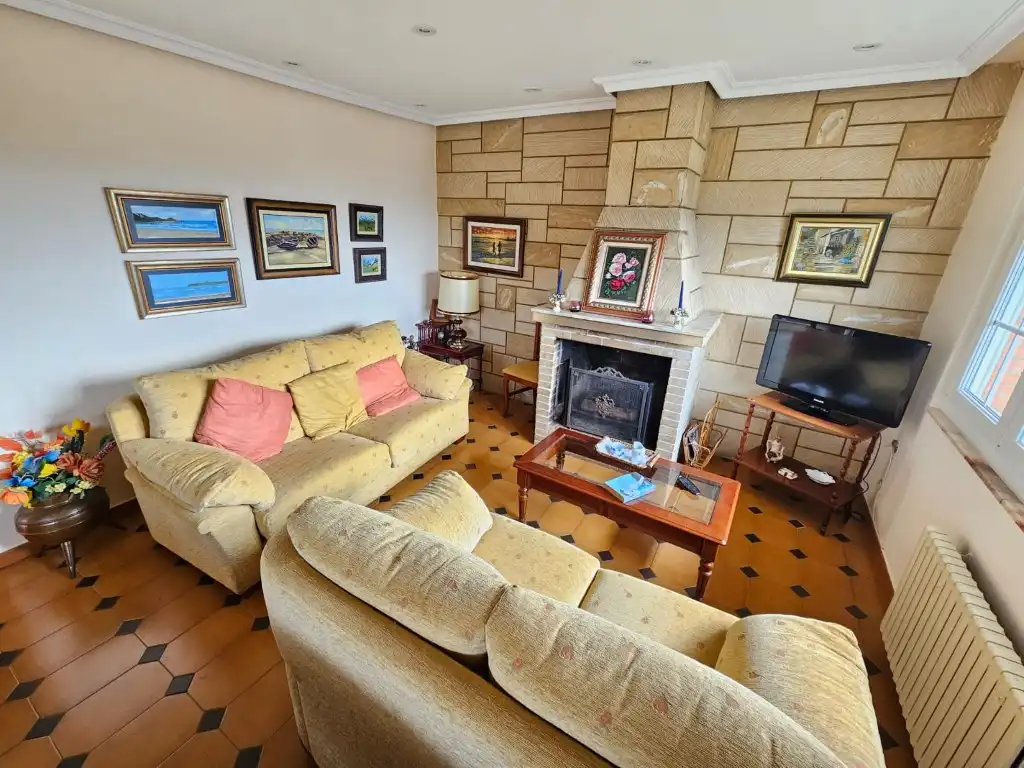 Sala d'estar de Casa o xalet en venda en Castrillón
