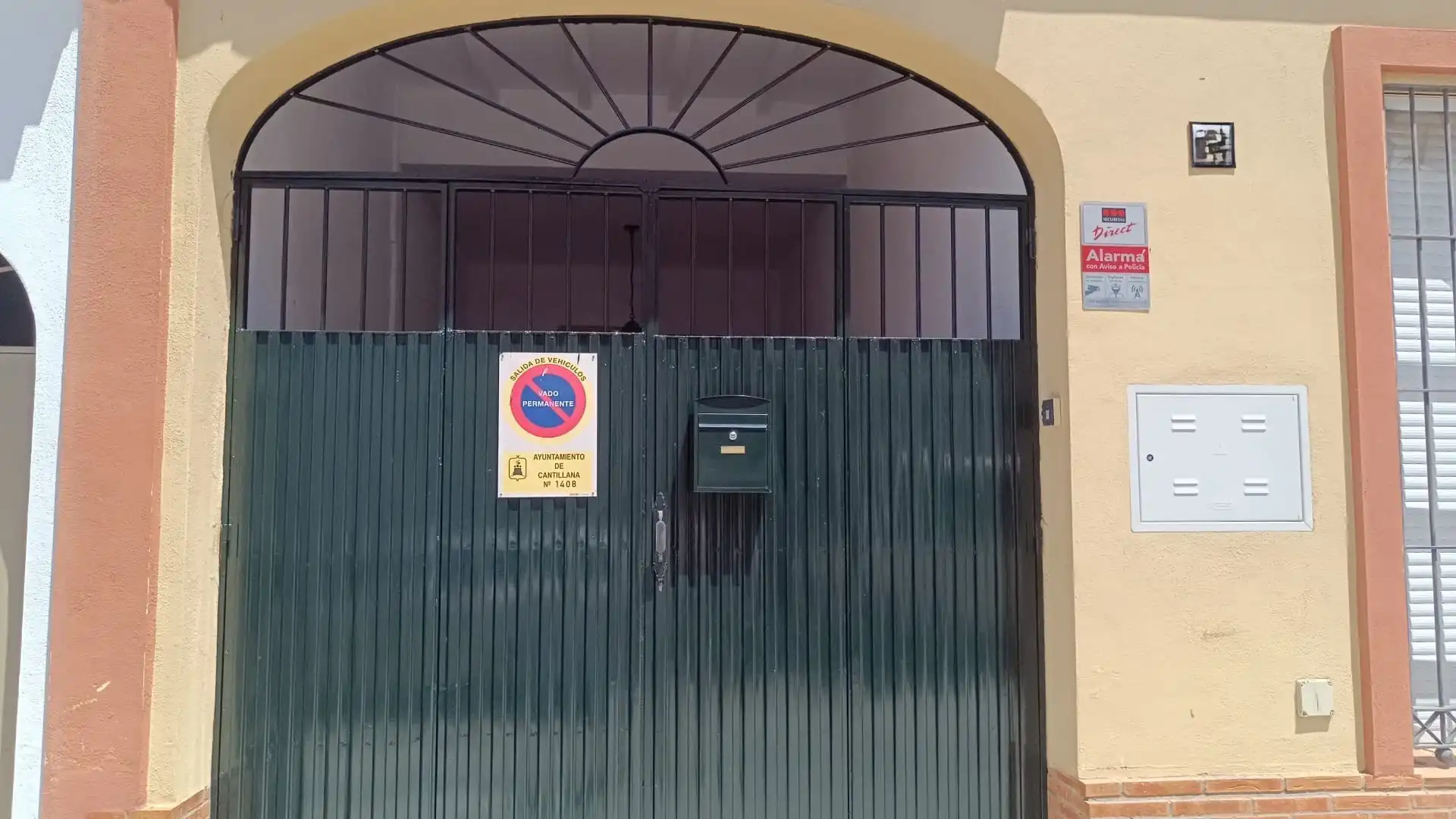 Parking of Detached homes for sale in Cantillana  with Air Conditioner, Terrace and Oven