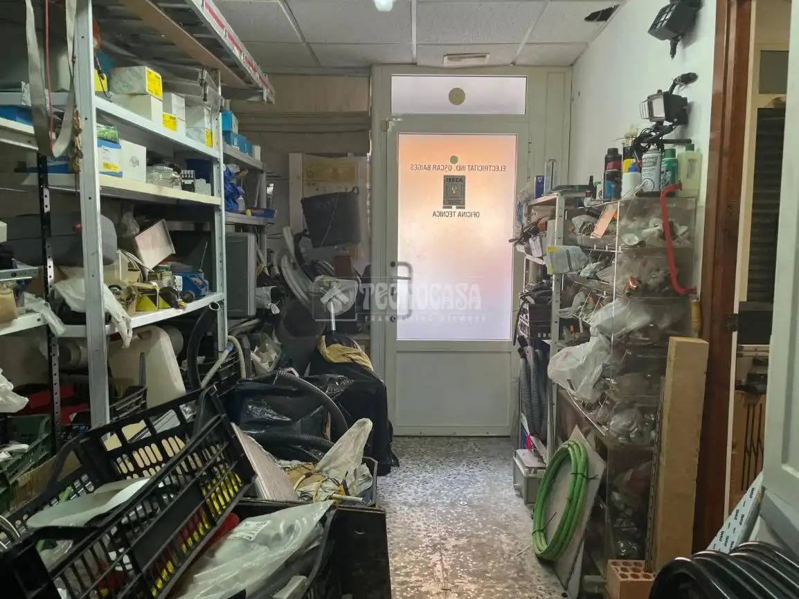 Locale commerciale in vendita a Carrer Escultor Figueres