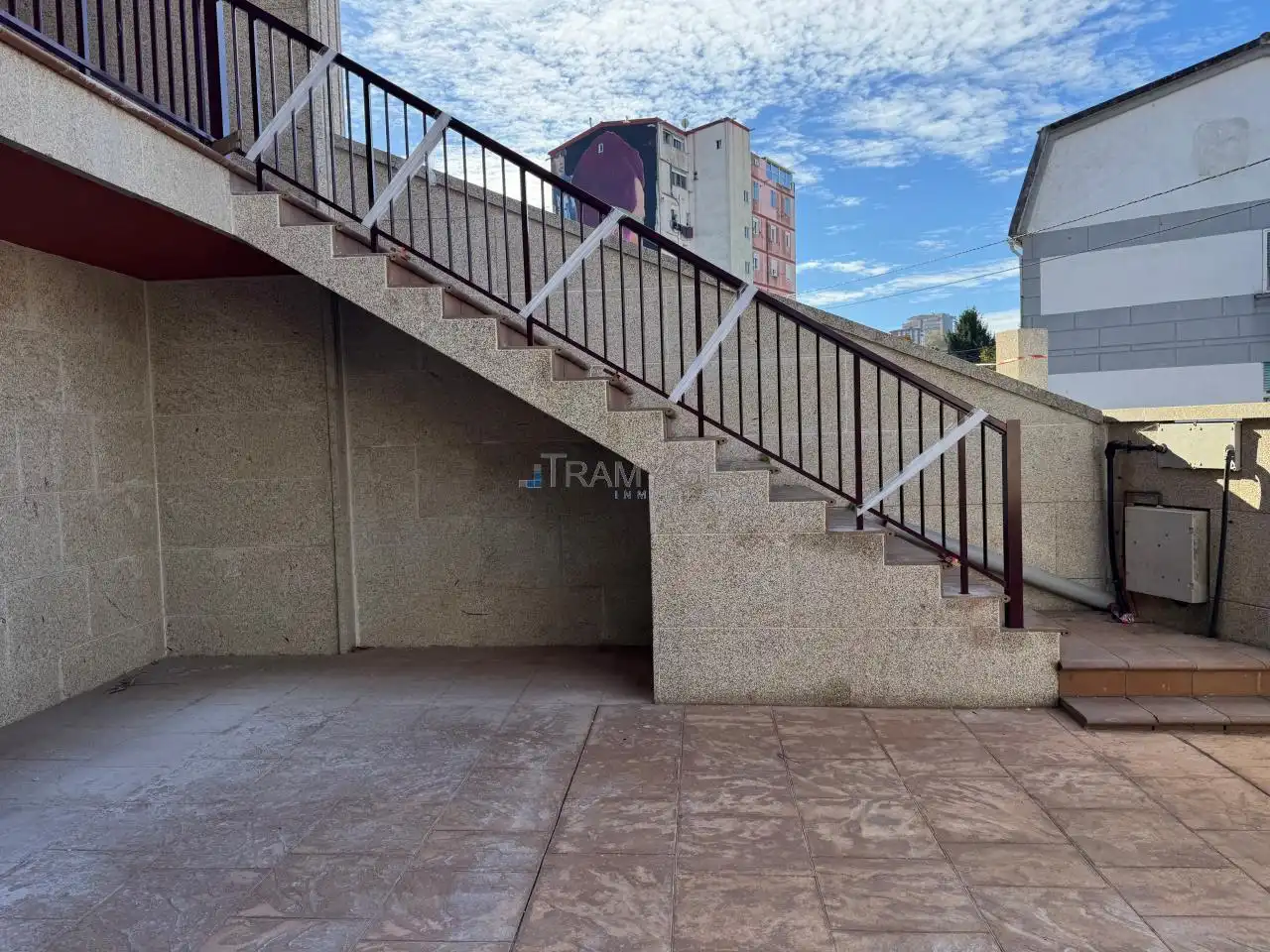 Vista exterior de Casa adosada en venta en Vigo  con Calefacción, Jardín privado y Terraza