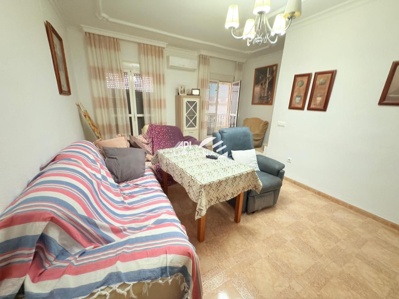 Sala d'estar de Casa o xalet en venda en Lucena amb Aire condicionat i Terrassa