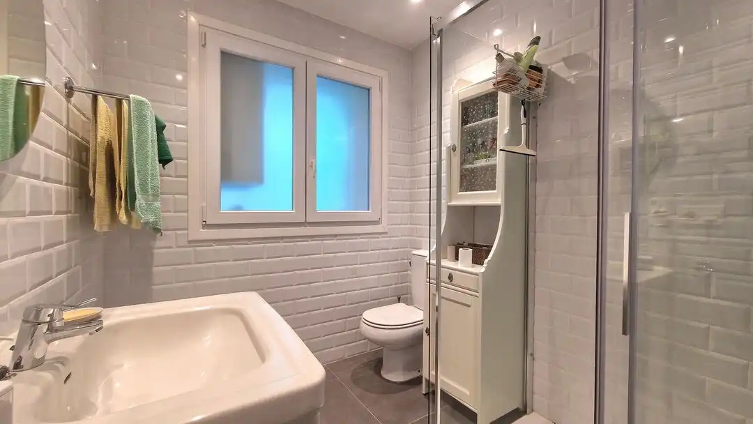 Baño de Piso en venta en Donostia - San Sebastián  con Calefacción y Balcón