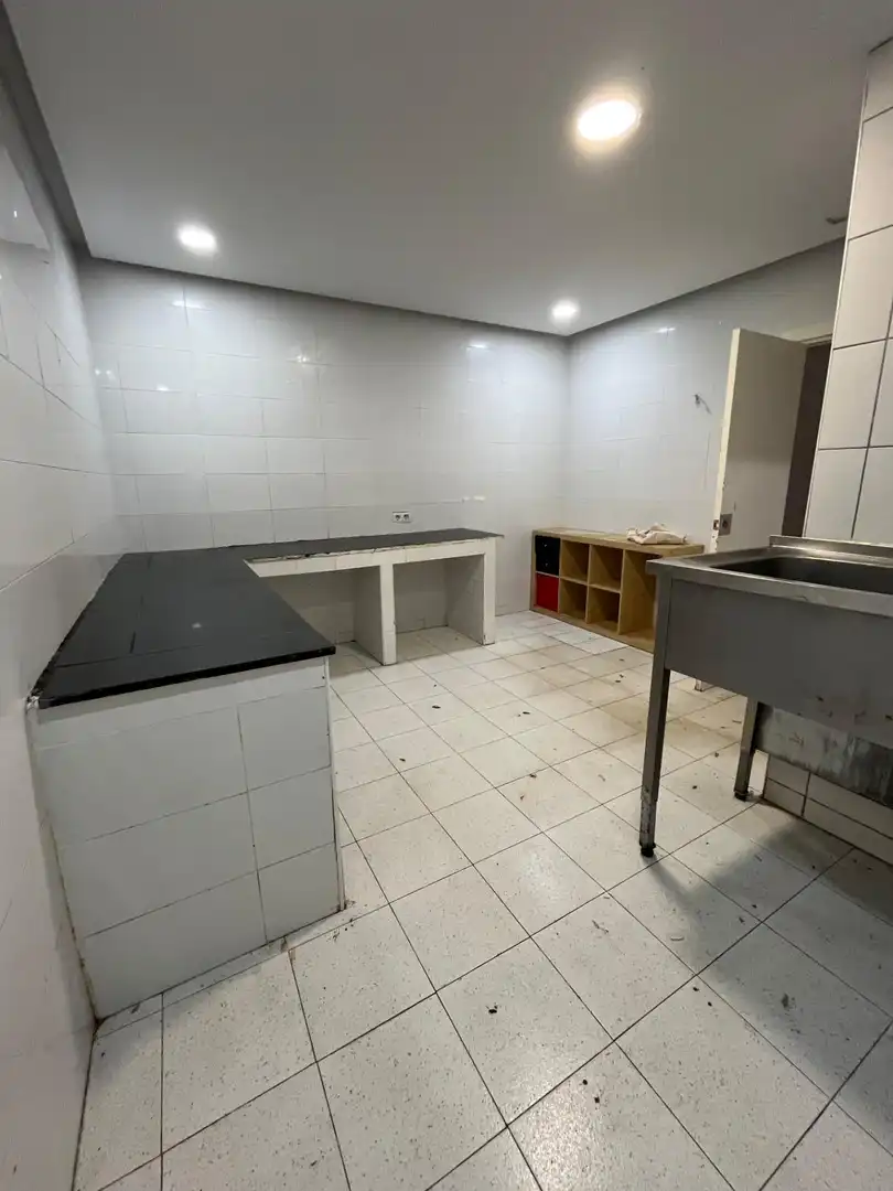 Cuina de Local de lloguer en Santa Coloma de Gramenet