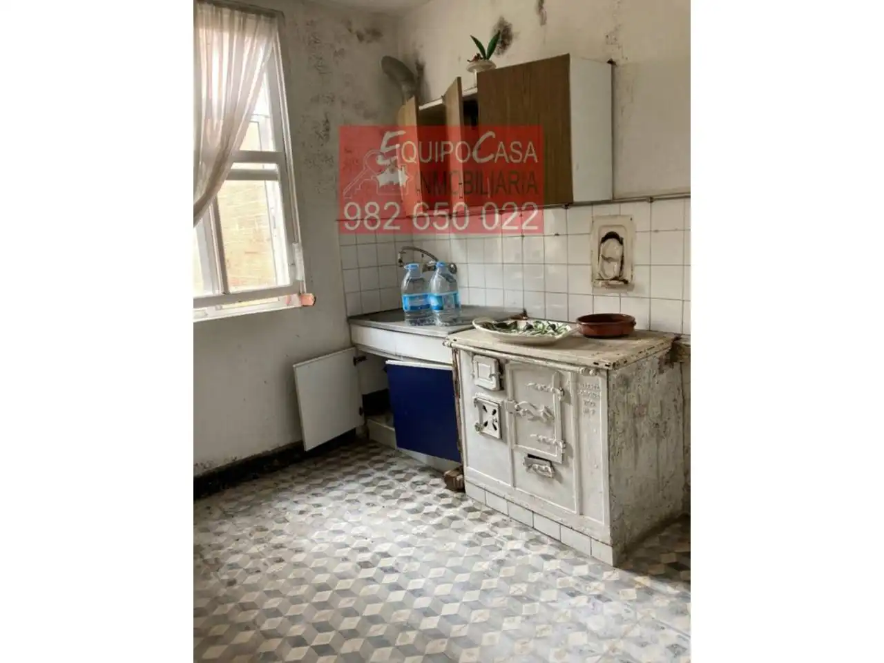 Cocina de Casa adosada en venta en Lugo con Jardín privado y Alarma