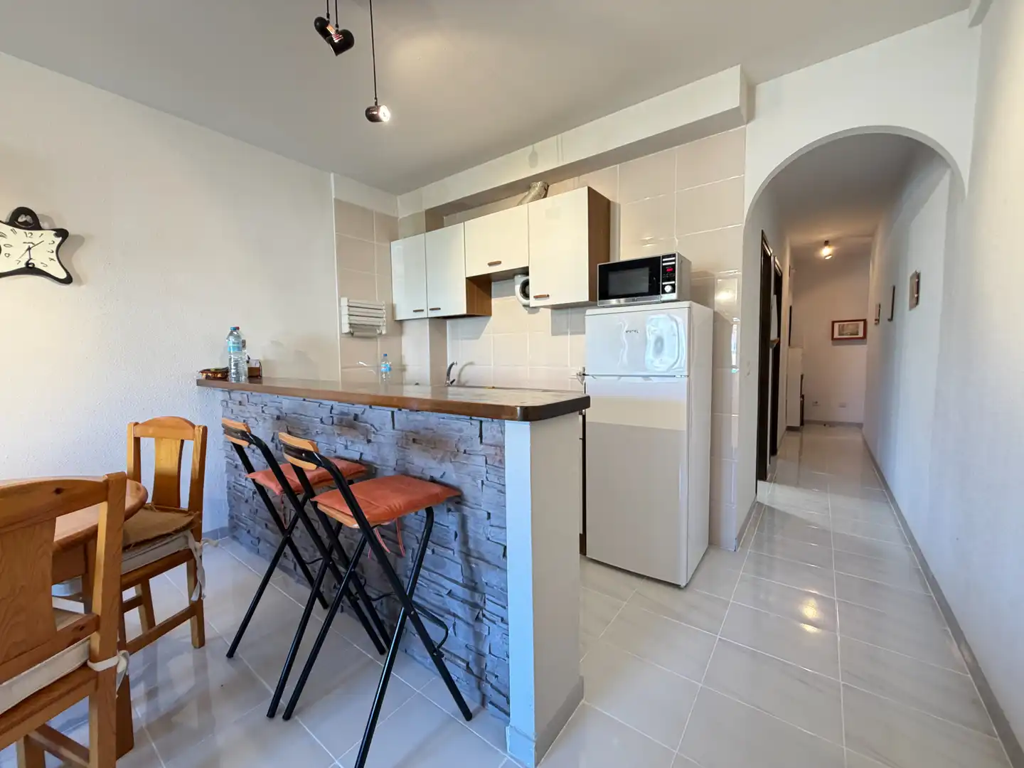Cuina de Apartament en venda en Empuriabrava amb Aire condicionat, Terrassa i Moblat