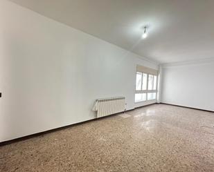 Sala d'estar de Pis en venda en Santiago de Compostela  amb Calefacció, Traster i Forn
