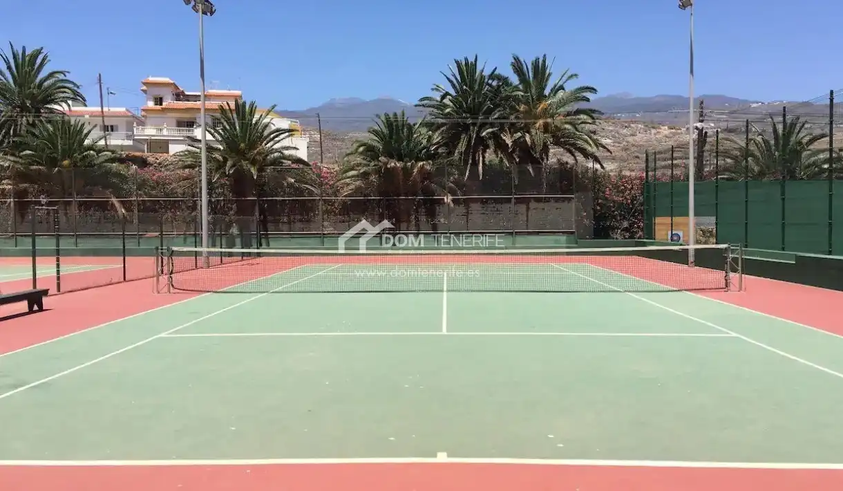 Vista exterior de Piso en venta en Adeje con Terraza, Piscina y Amueblado