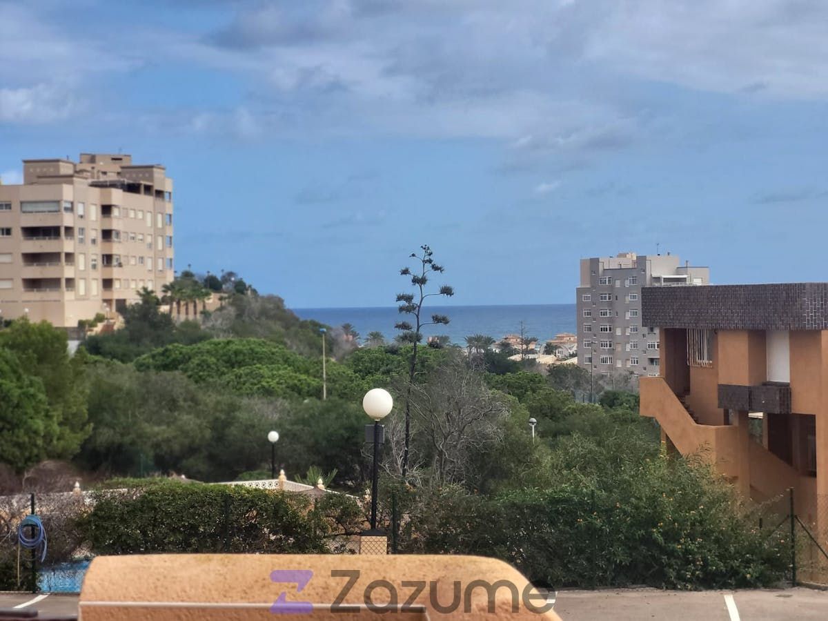 Vista exterior de Pis de lloguer en La Manga del Mar Menor amb Aire condicionat, Terrassa i Piscina