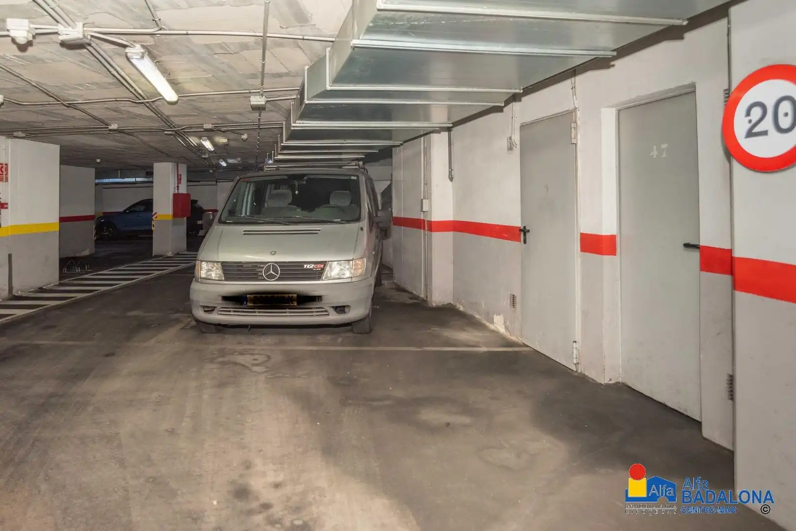 Parking de Piso en venta en Badalona con Aire acondicionado, Calefacción y Jardín privado