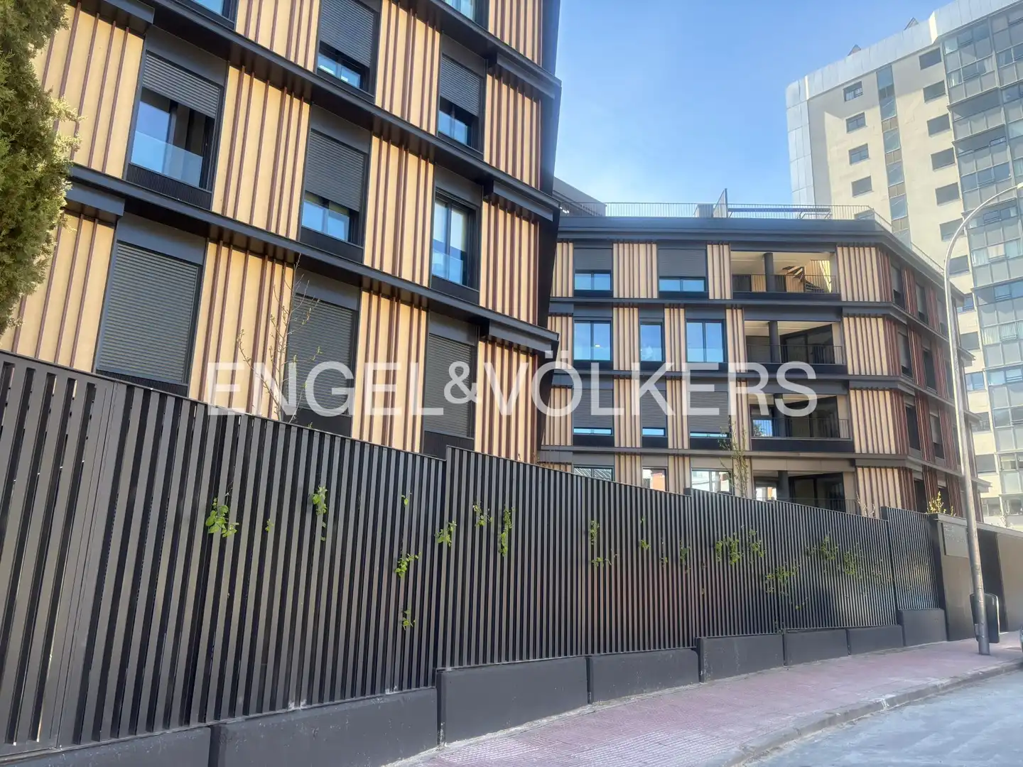 Vista exterior de Pis de lloguer en Madrid amb Aire condicionat, Calefacció i Jardí privat