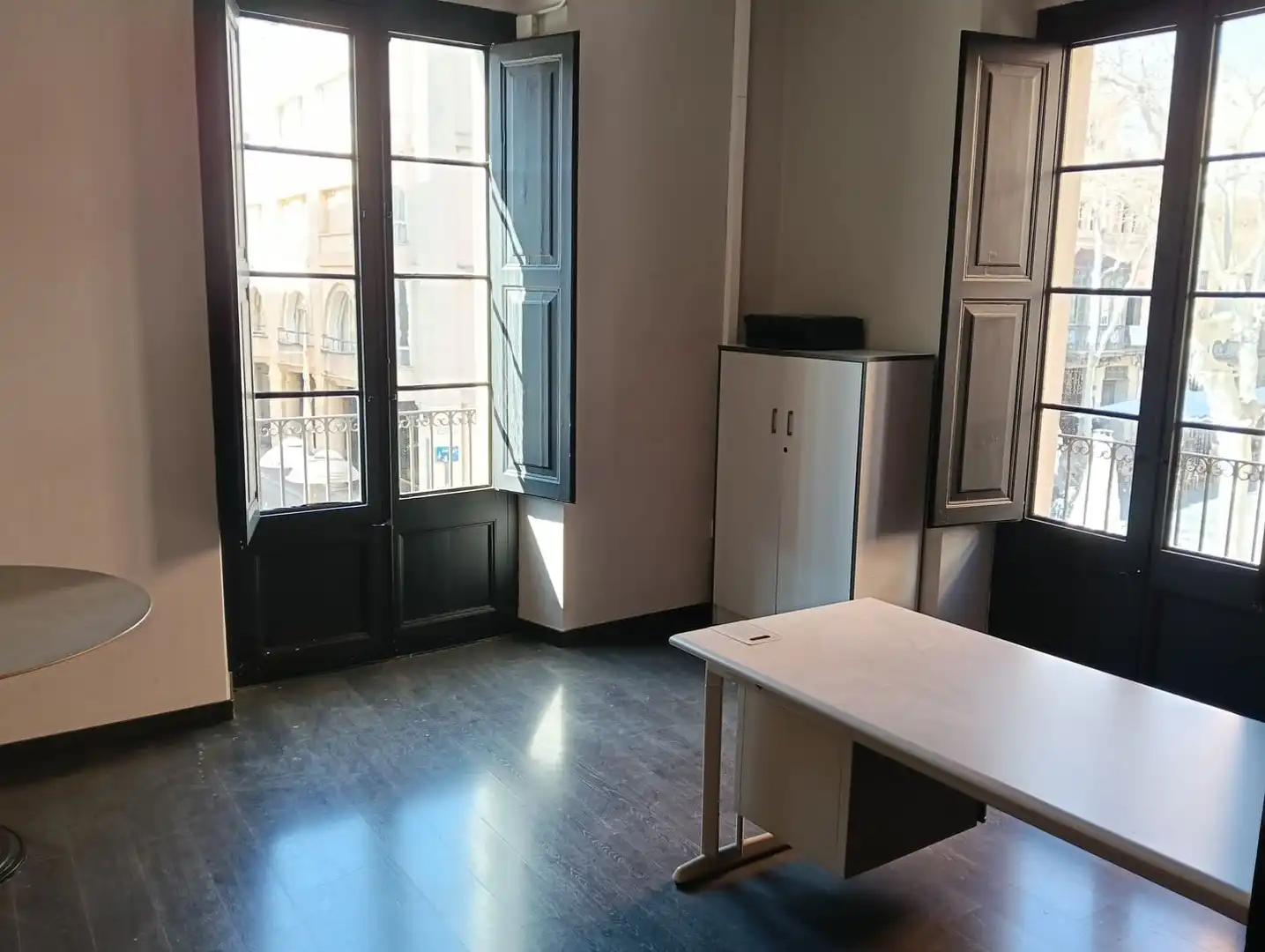 Büro zur Miete in Vilanova i la Geltrú mit Balkon