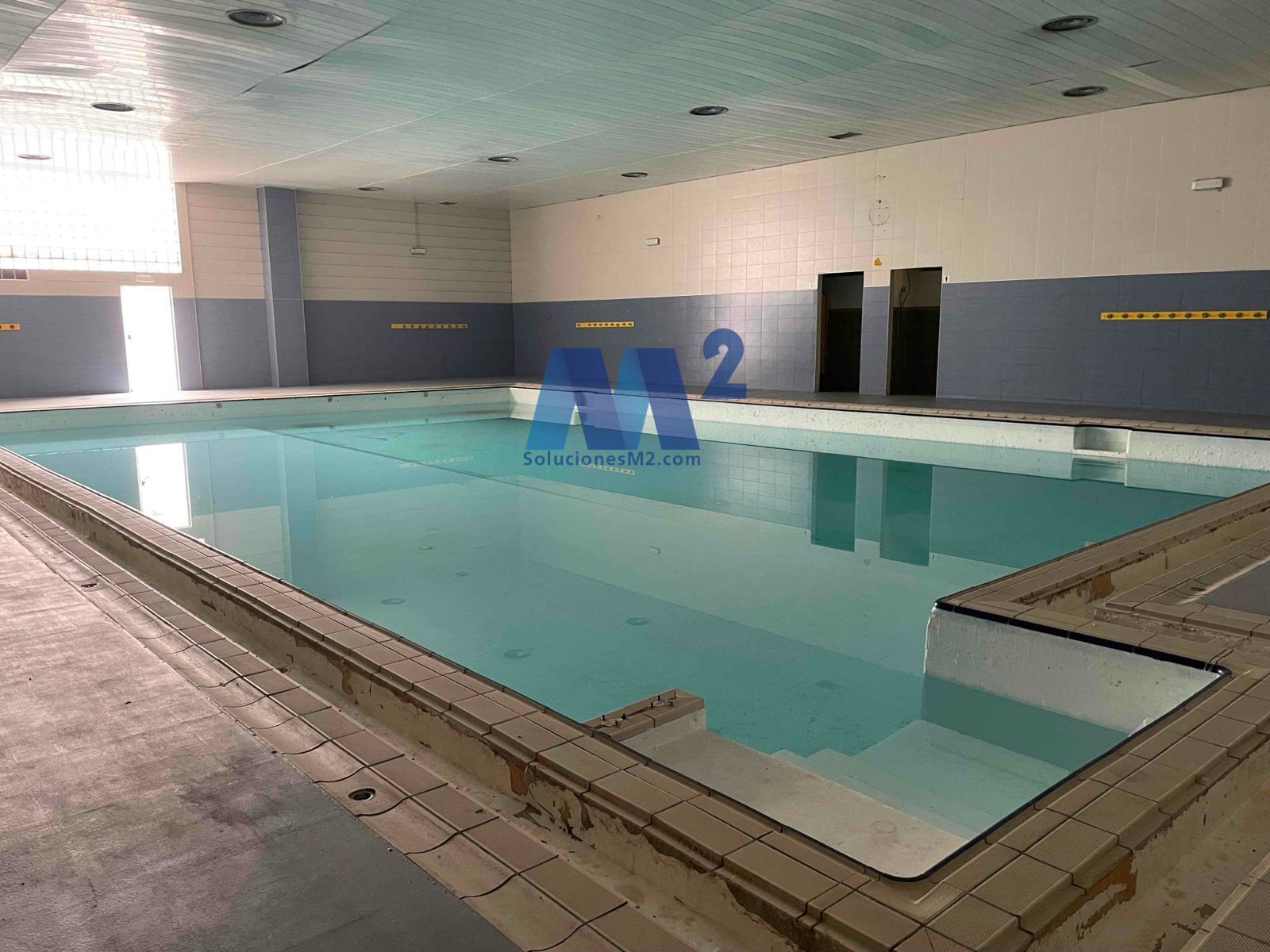 Piscina de Nave industrial de alquiler en Parla