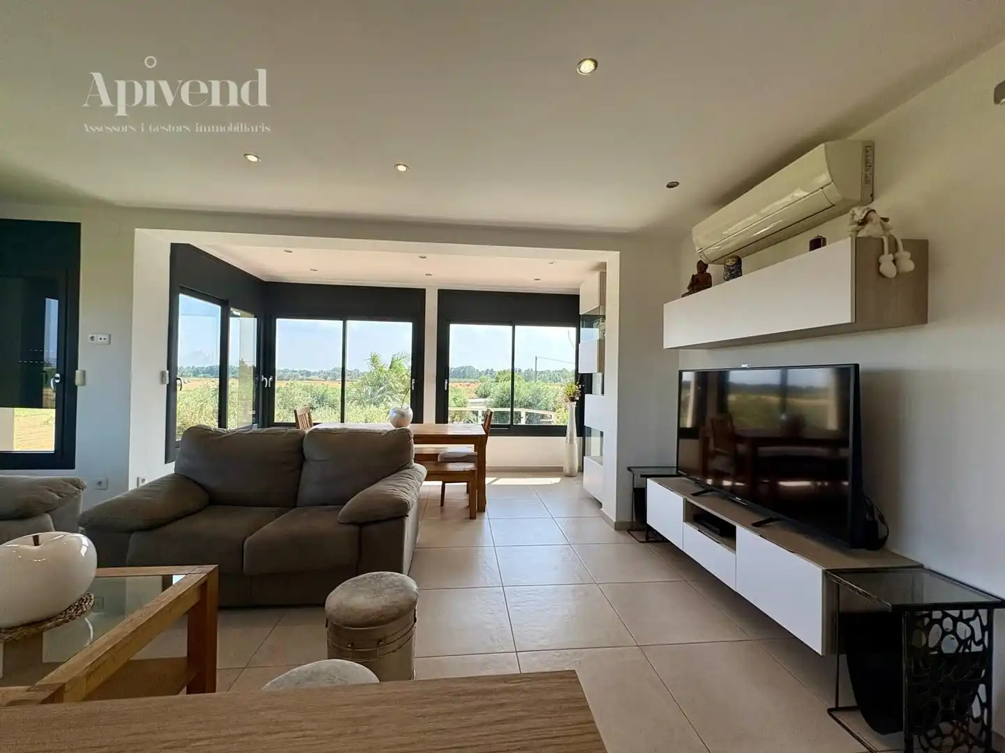 Sala de estar de Casa o chalet en venta en Peralada con Aire acondicionado, Calefacción y Trastero