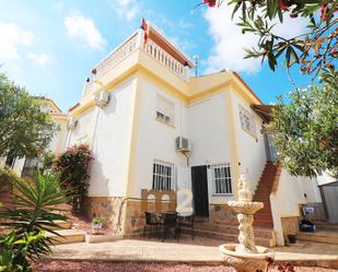 Vista exterior de Casa adosada en venda en Rojales amb Aire condicionat, Jardí privat i Terrassa