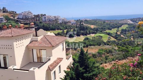 Espectacular vivienda de dos dormitorios y amplia terraza privada con vistas al mar en el exclusivo complejo residencial.Situado j