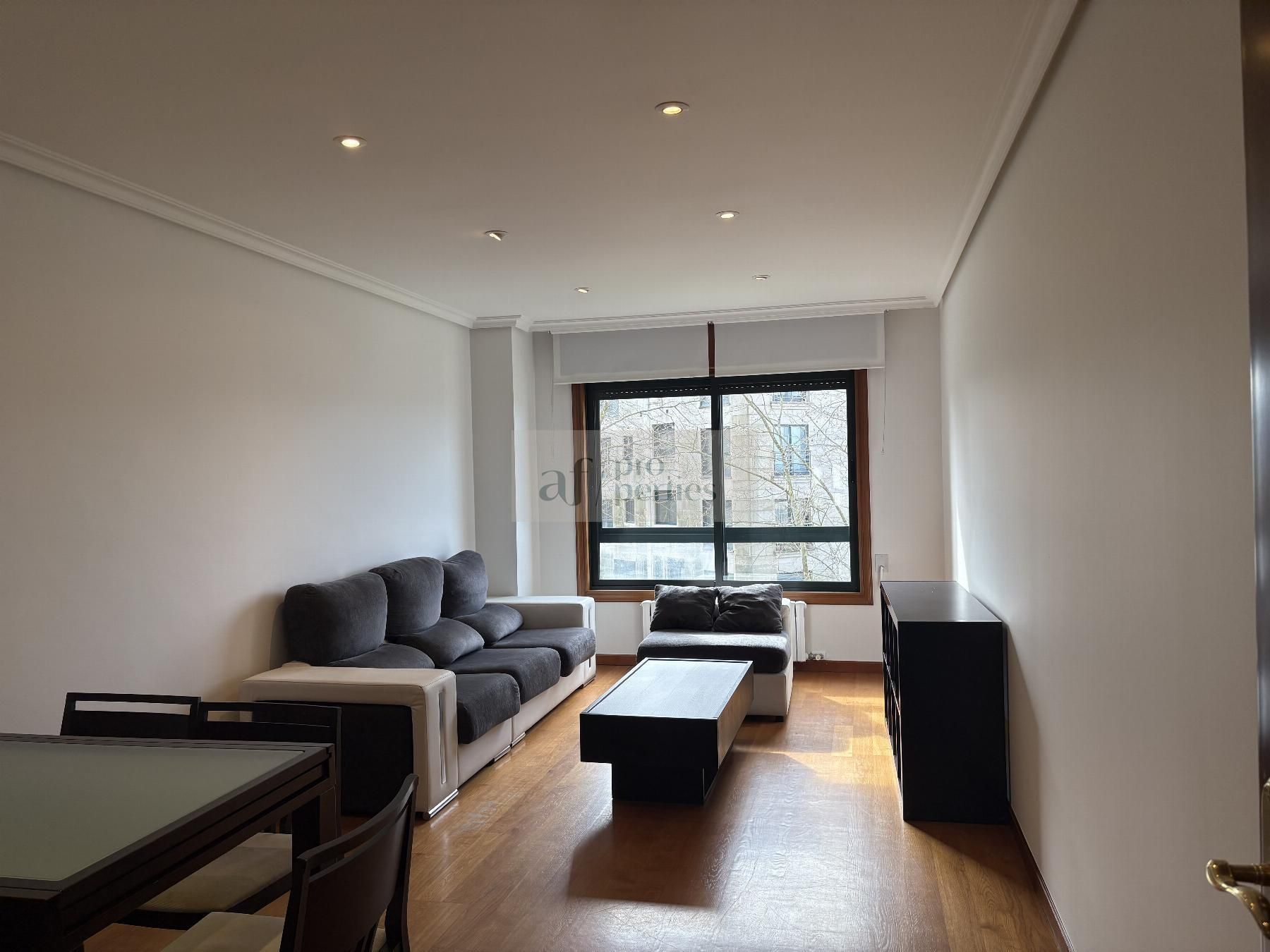 Sala d'estar de Pis de lloguer en Vigo  amb Calefacció, Traster i Moblat